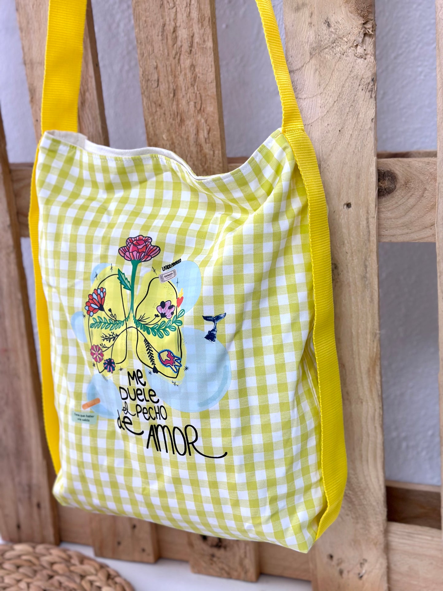 Bolso Tote me duele el pecho de amor amarillo