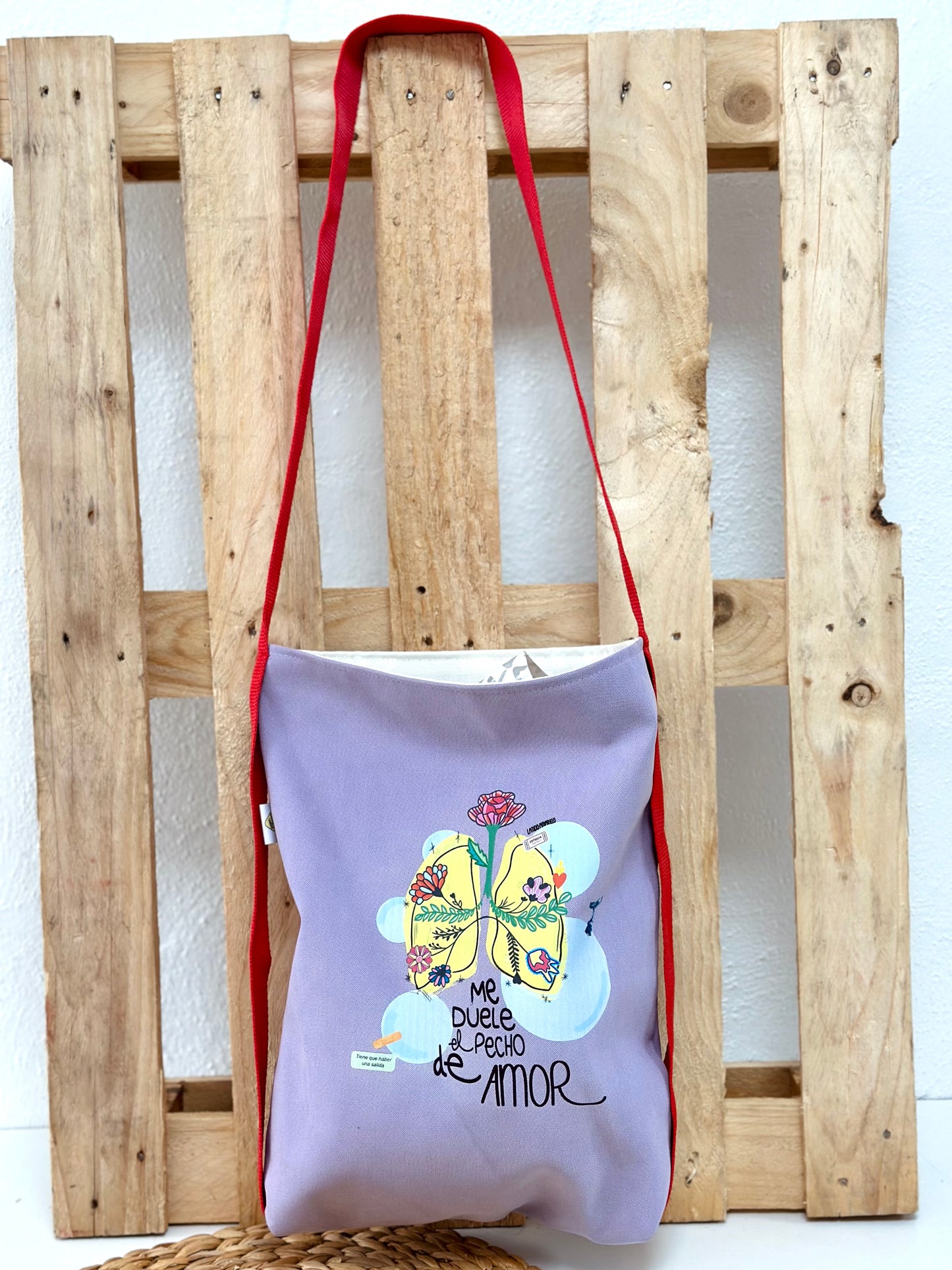 Bolso Tote Me duele el pecho de amor morado