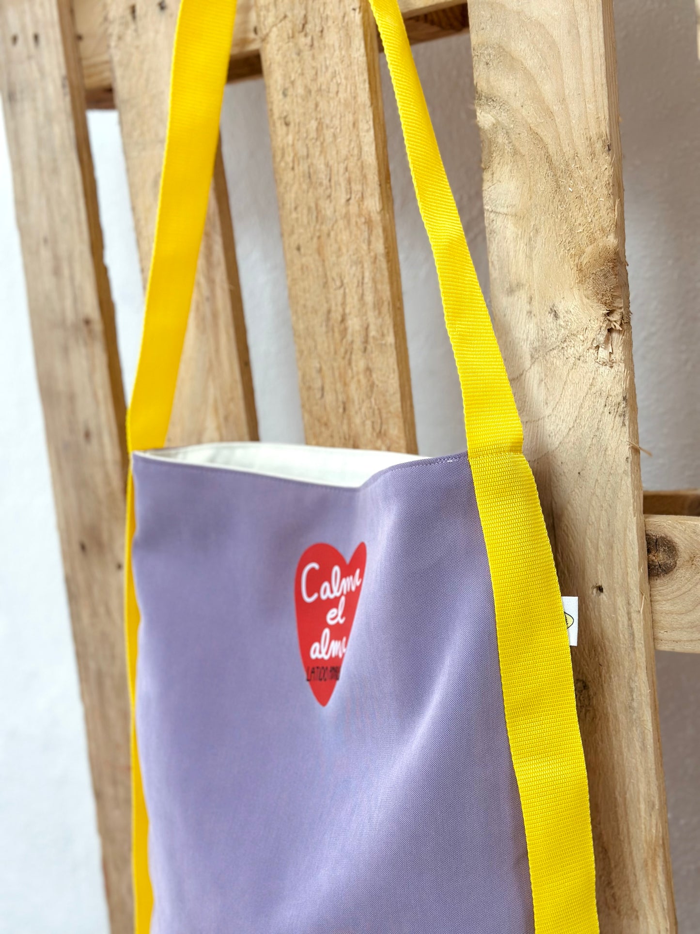 Bolso Tote calma el alma morado