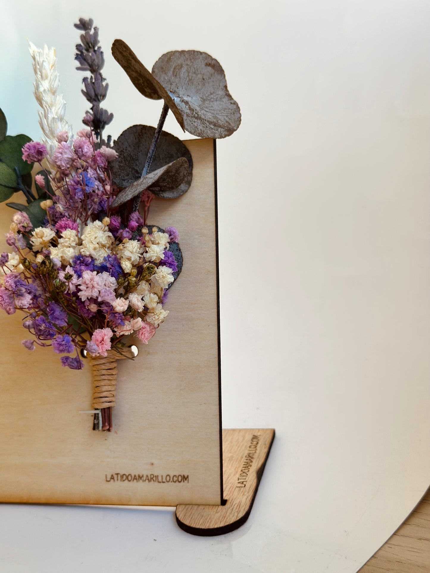 Placa de Madera Personalizada con flores preservadas