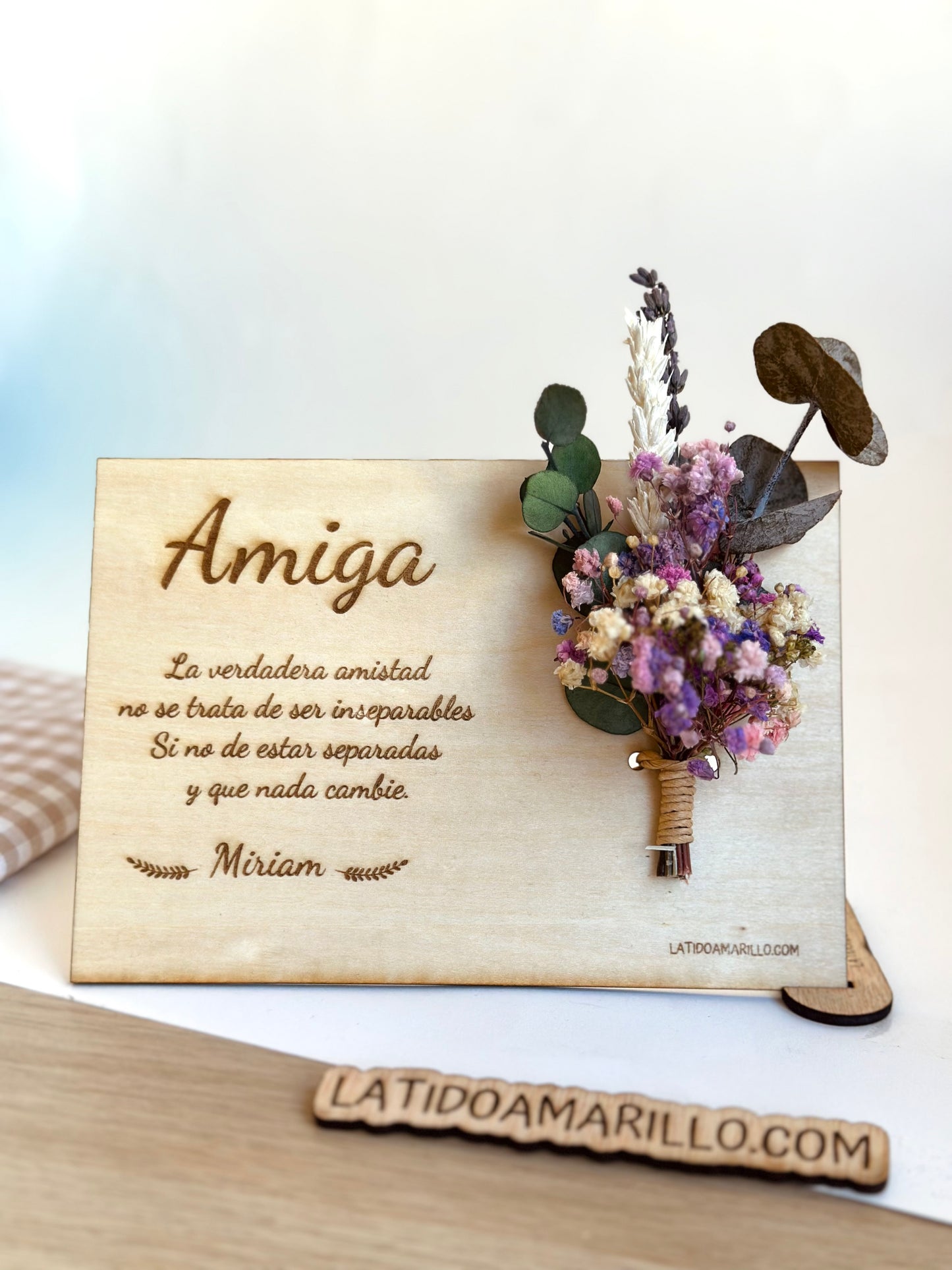 Placa de Madera Personalizada con flores preservadas