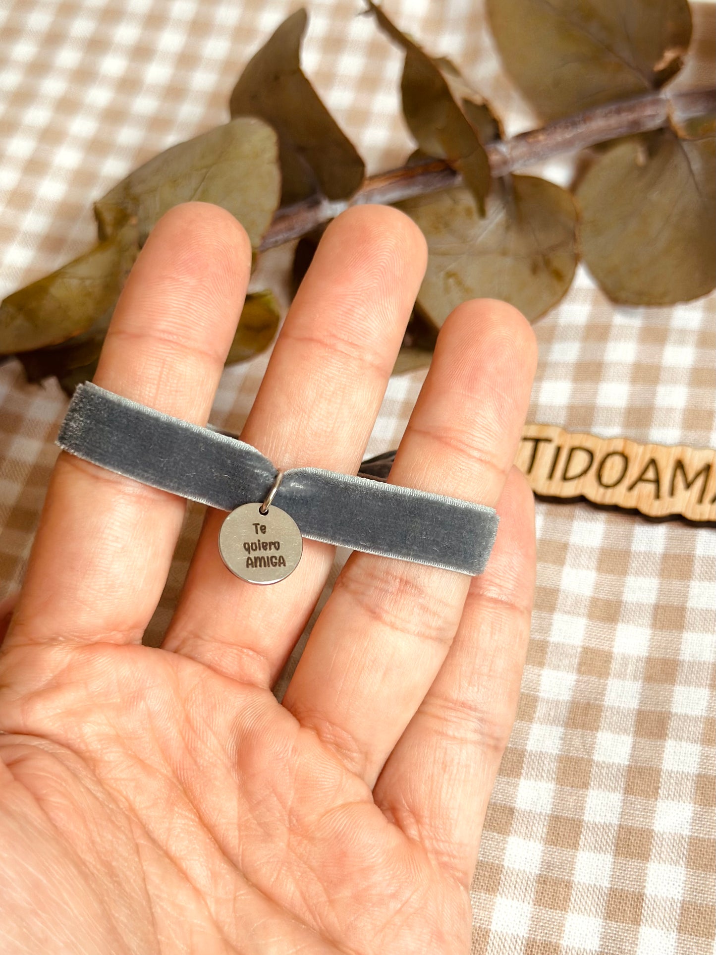 Pulsera con placa DEDICATORIA