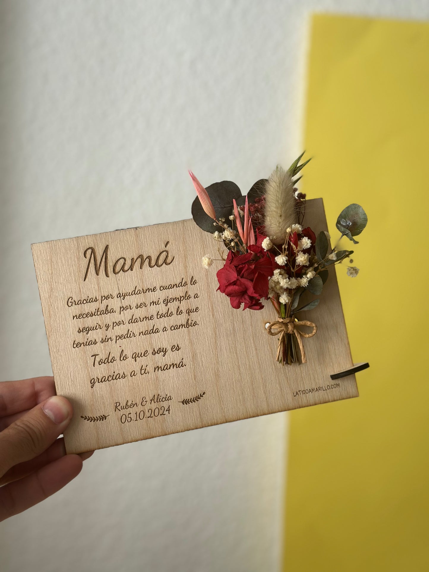 Placa de Madera Personalizada con flores preservadas