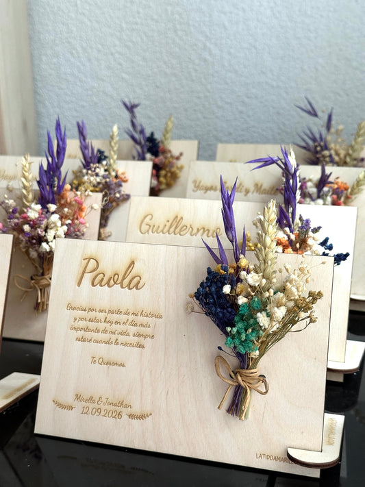 Placa de Madera Personalizada con flores preservadas