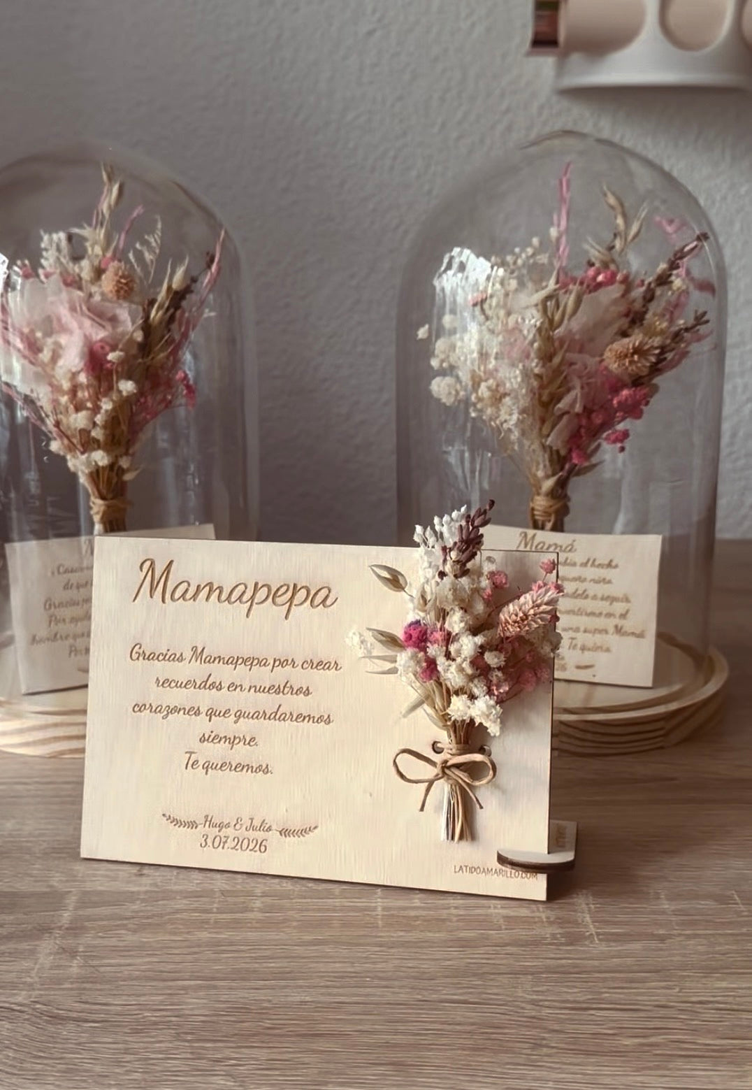 Placa de Madera Personalizada con flores preservadas