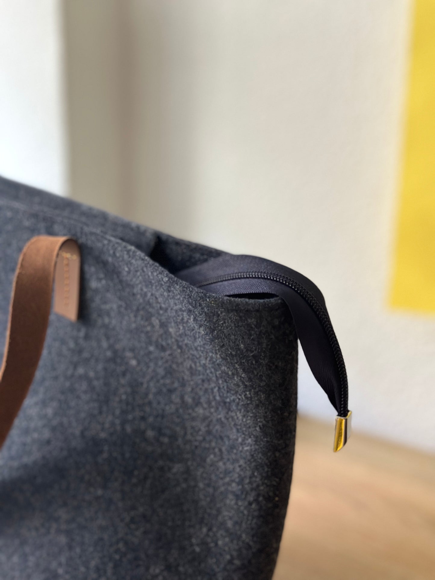 Bolso de Fieltro Bordado Granate o Azul Marino